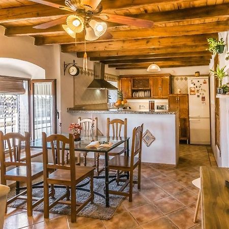 Pet Friendly Home In Hornachuelos With Kitchen Eksteriør billede